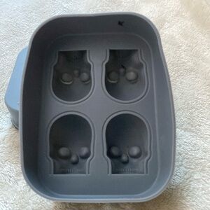 3D Skull Ice Cube Maker Tray 4 Cavity Food Grade Silicone Flexible Ice Maker
